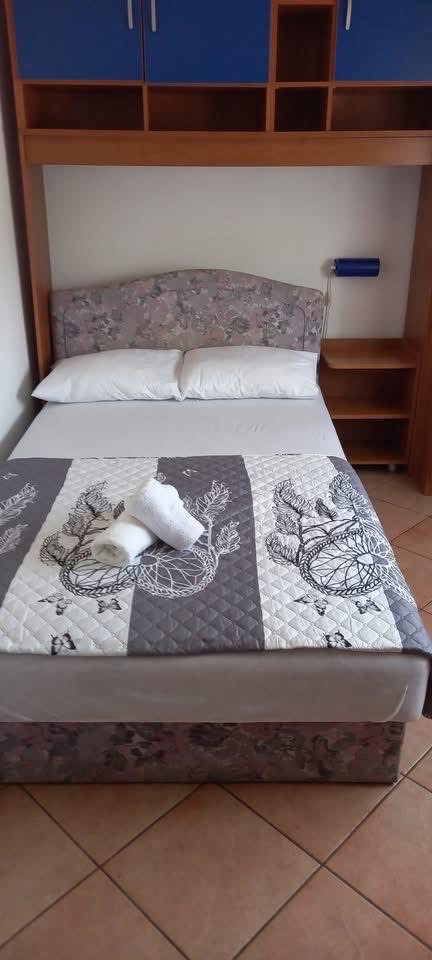 Natalka 5 + 2, Apartments Božena, near beach in Krk, Croatia Krk