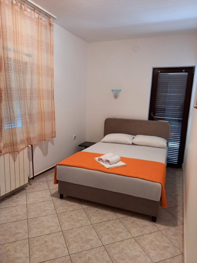 Janik 4+2, Apartments Božena, near beach in Krk, Croatia Krk