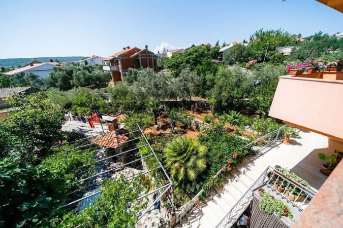 Natalka 5 + 2, Apartments Božena, near beach in Krk, Croatia Krk