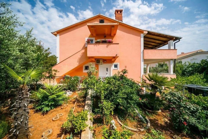 Natalka 5 + 2, Apartments Božena, near beach in Krk, Croatia Krk